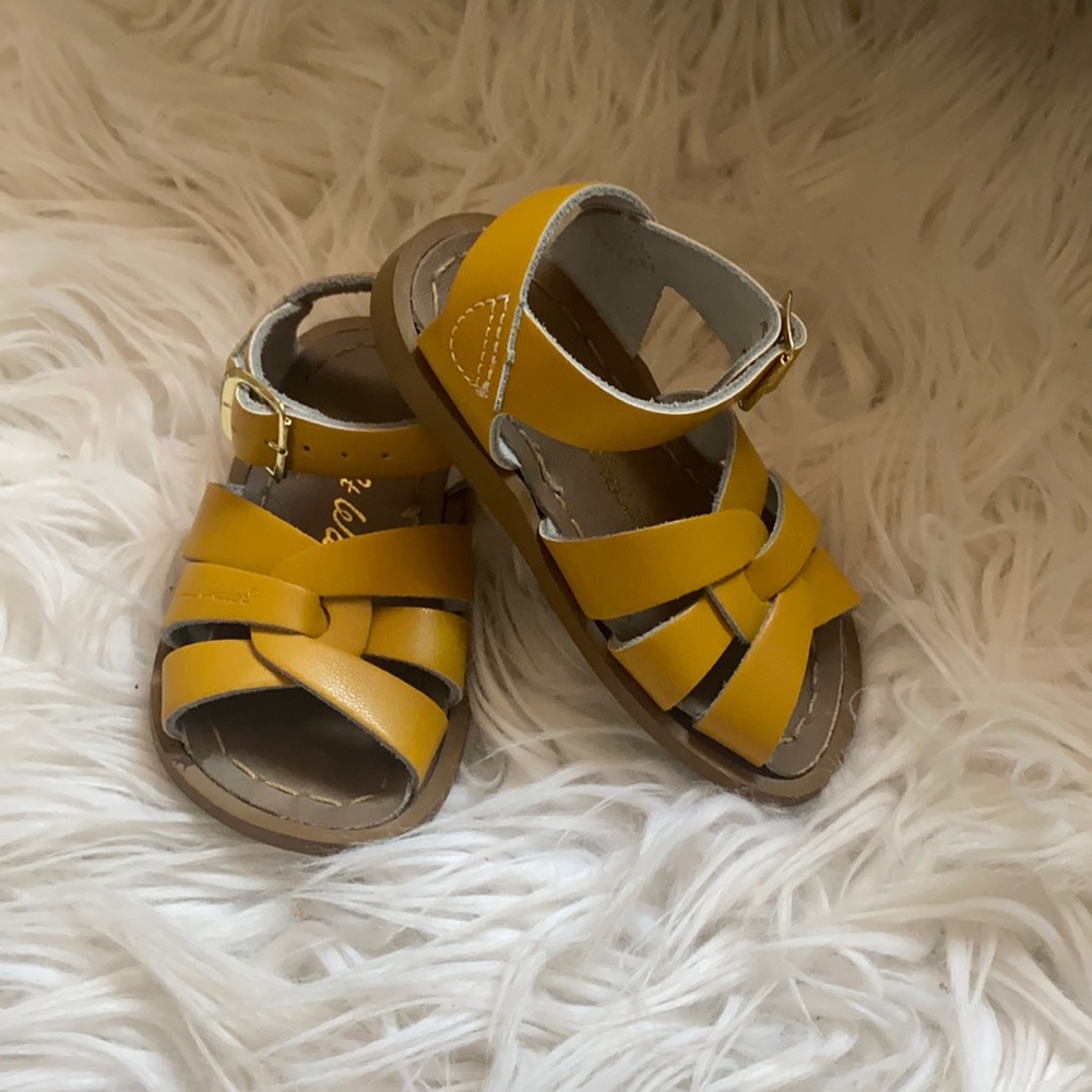 Like new toddler size 5 yellow saltwater sandals